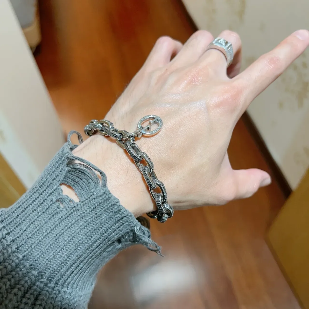 Gucci Silver Ornate Chain Links Interlocking G Pendant Bracelet 2
