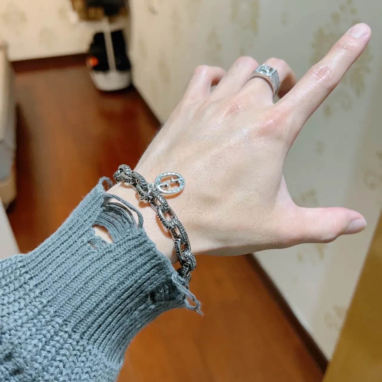 Gucci Silver Ornate Chain Links Interlocking G Pendant Bracelet 5