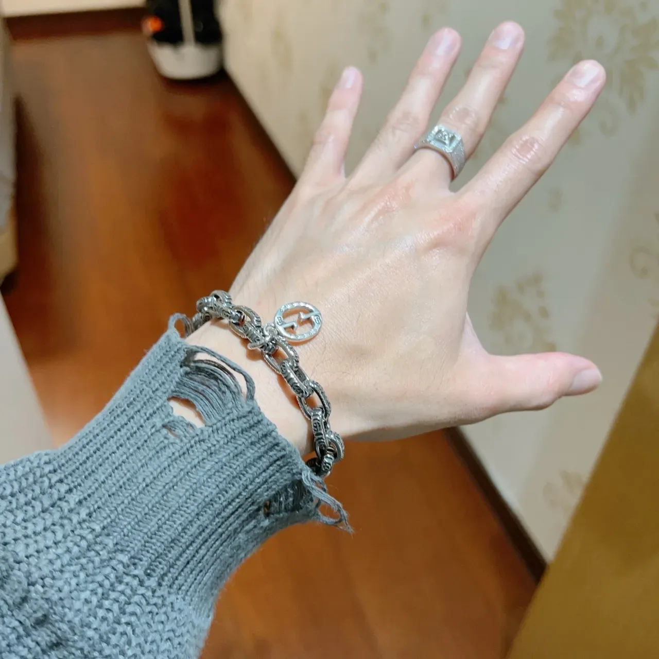 Gucci Silver Ornate Chain Links Interlocking G Pendant Bracelet 8