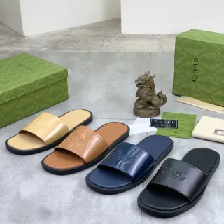 Gucci Slide काला बेज उभरा लोगो पट्टा चमकदार पेटेंट जैसी ऊपरी स्लिपर्स