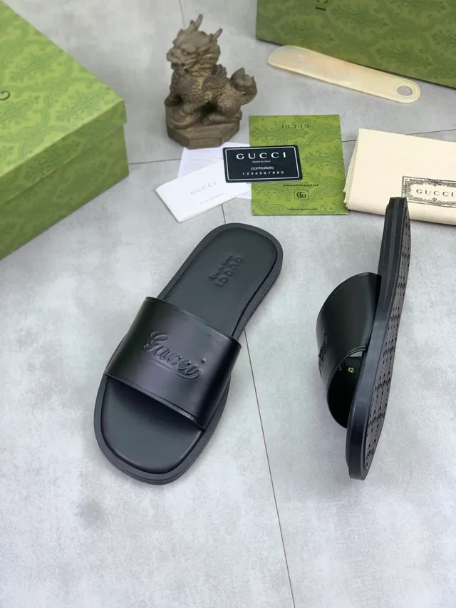 Gucci Slide Black Beige Embossed Logo Strap Glossy Patent-Like Upper Slippers 4