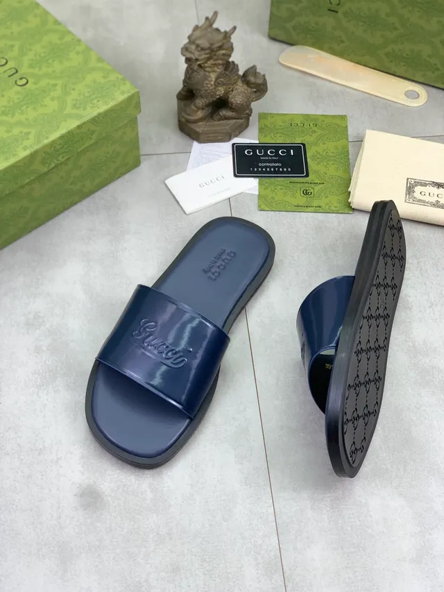 Gucci Slide Black Beige Embossed Logo Strap Glossy Patent-Like Upper Slippers 7