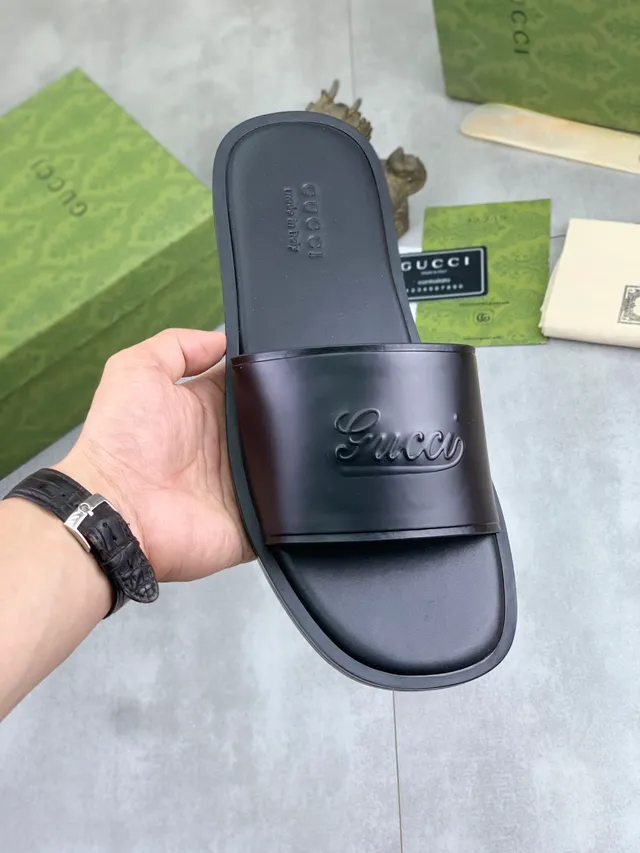 Gucci Slide Black Beige Embossed Logo Strap Glossy Patent-Like Upper Slippers 8