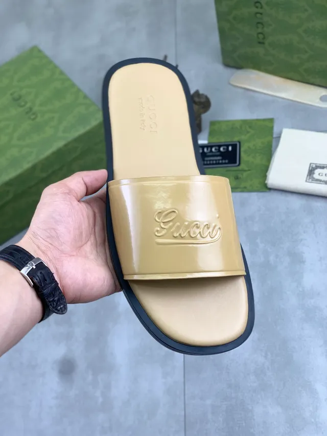 Gucci Slide Black Beige Embossed Logo Strap Glossy Patent-Like Upper Slippers 9