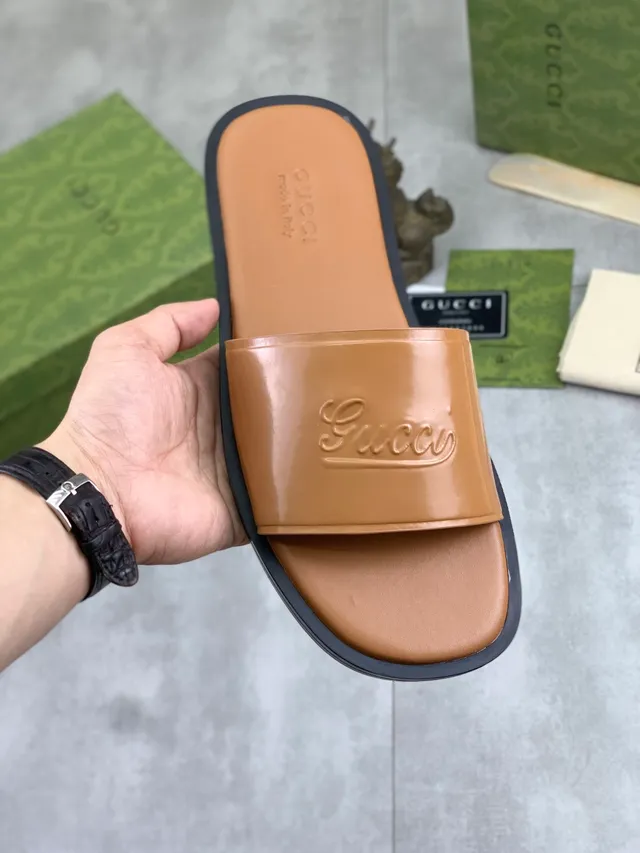 Gucci Slide Black Beige Embossed Logo Strap Glossy Patent-Like Upper Slippers 10