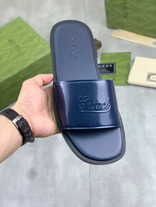 Gucci Slide Black Beige Embossed Logo Strap Glossy Patent-Like Upper Slippers 11