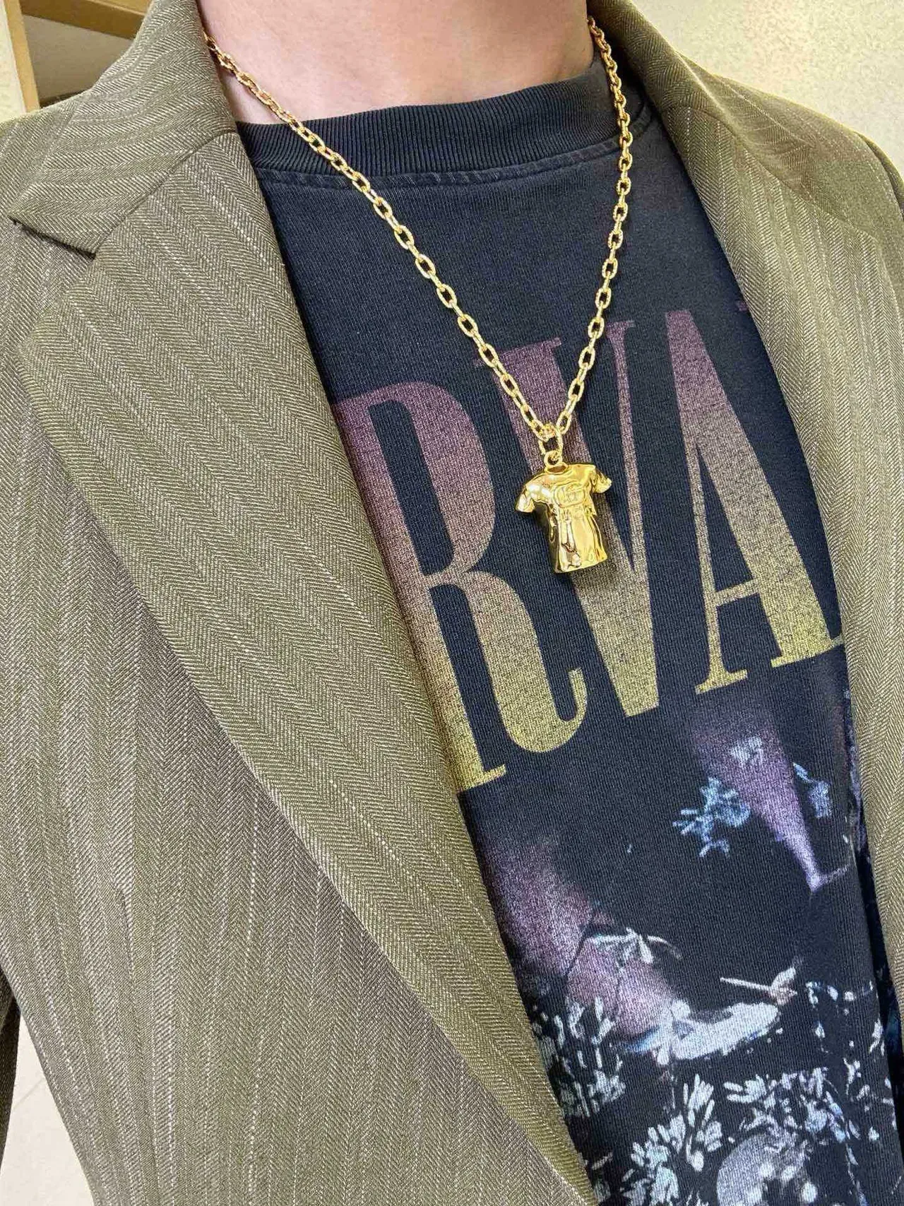 Colar Gucci Pendente T-Shirt Corrente Dourada 2