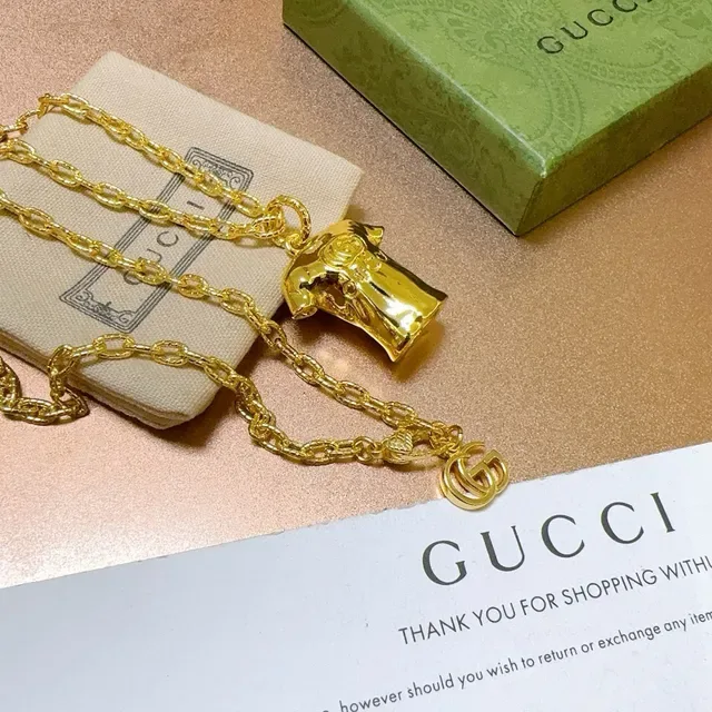 Colar Gucci Pendente T-Shirt Corrente Dourada 3