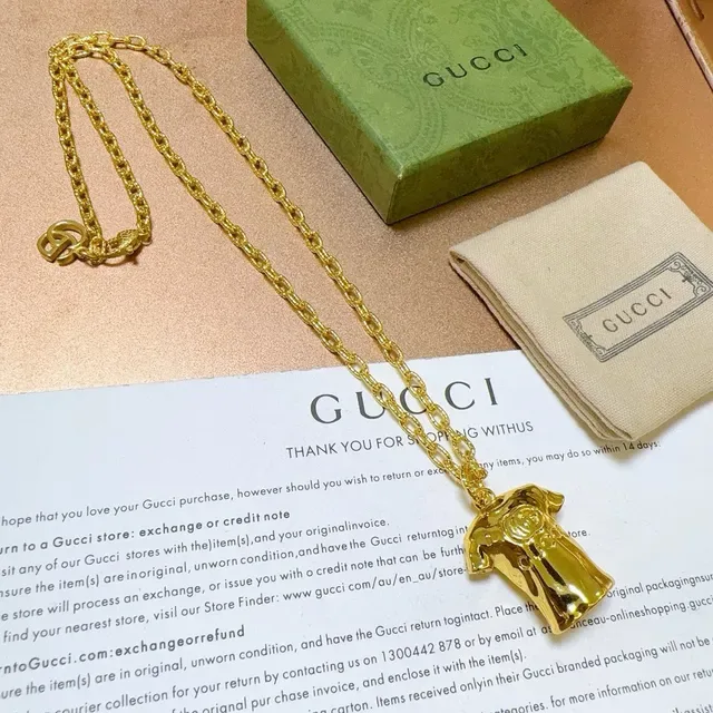 Colar Gucci Pendente T-Shirt Corrente Dourada 5