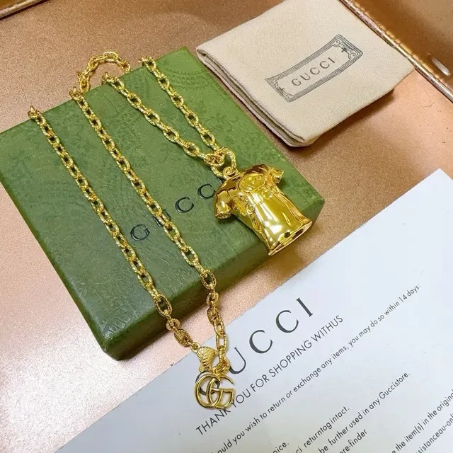 Colar Gucci Pendente T-Shirt Corrente Dourada 6