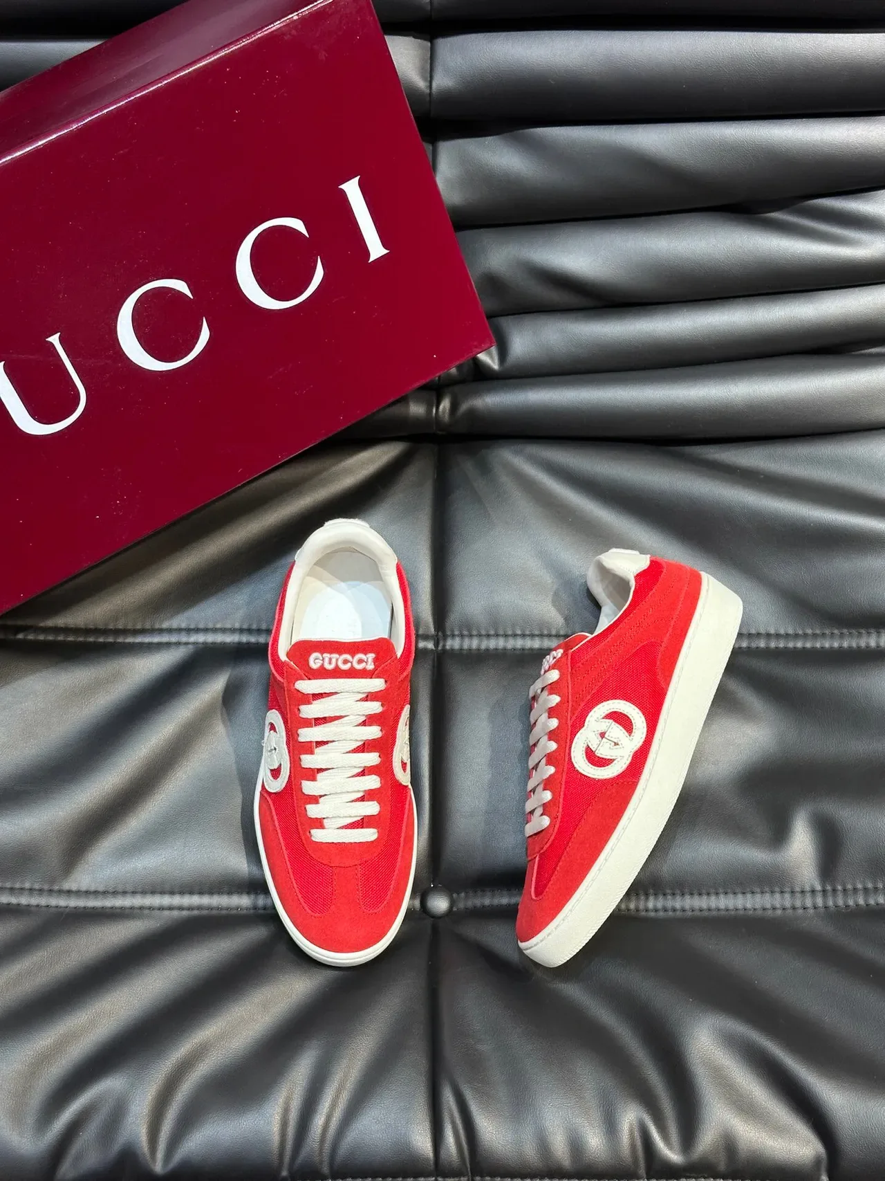 Tênis Gucci Tennis 1977 Vermelho Branco Suede e Mesh com Cadarço Estilo Lifestyle 2