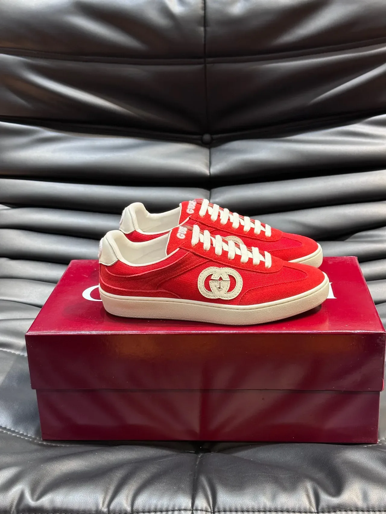 Tênis Gucci Tennis 1977 Vermelho Branco Suede e Mesh com Cadarço Estilo Lifestyle 3