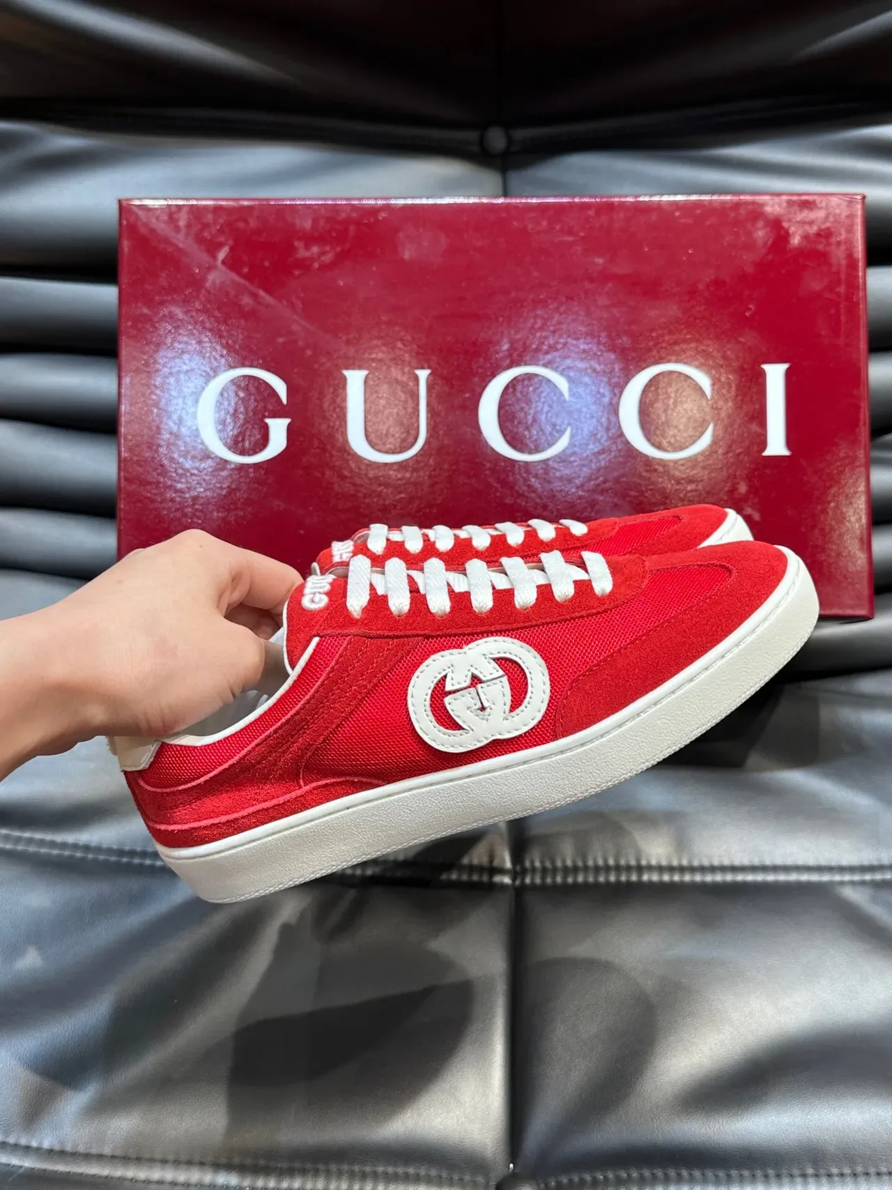 Tênis Gucci Tennis 1977 Vermelho Branco Suede e Mesh com Cadarço Estilo Lifestyle 4