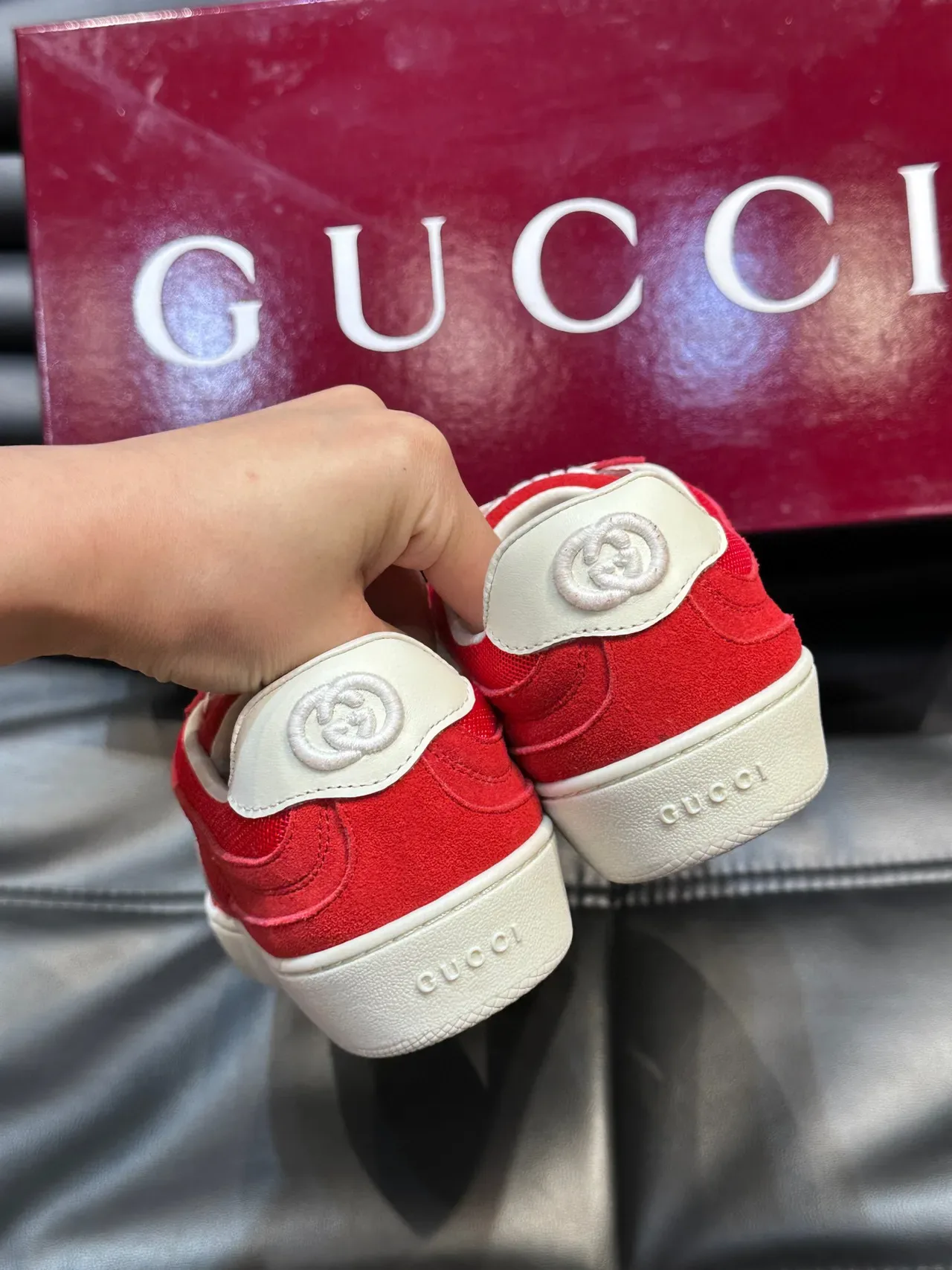 Tênis Gucci Tennis 1977 Vermelho Branco Suede e Mesh com Cadarço Estilo Lifestyle 6