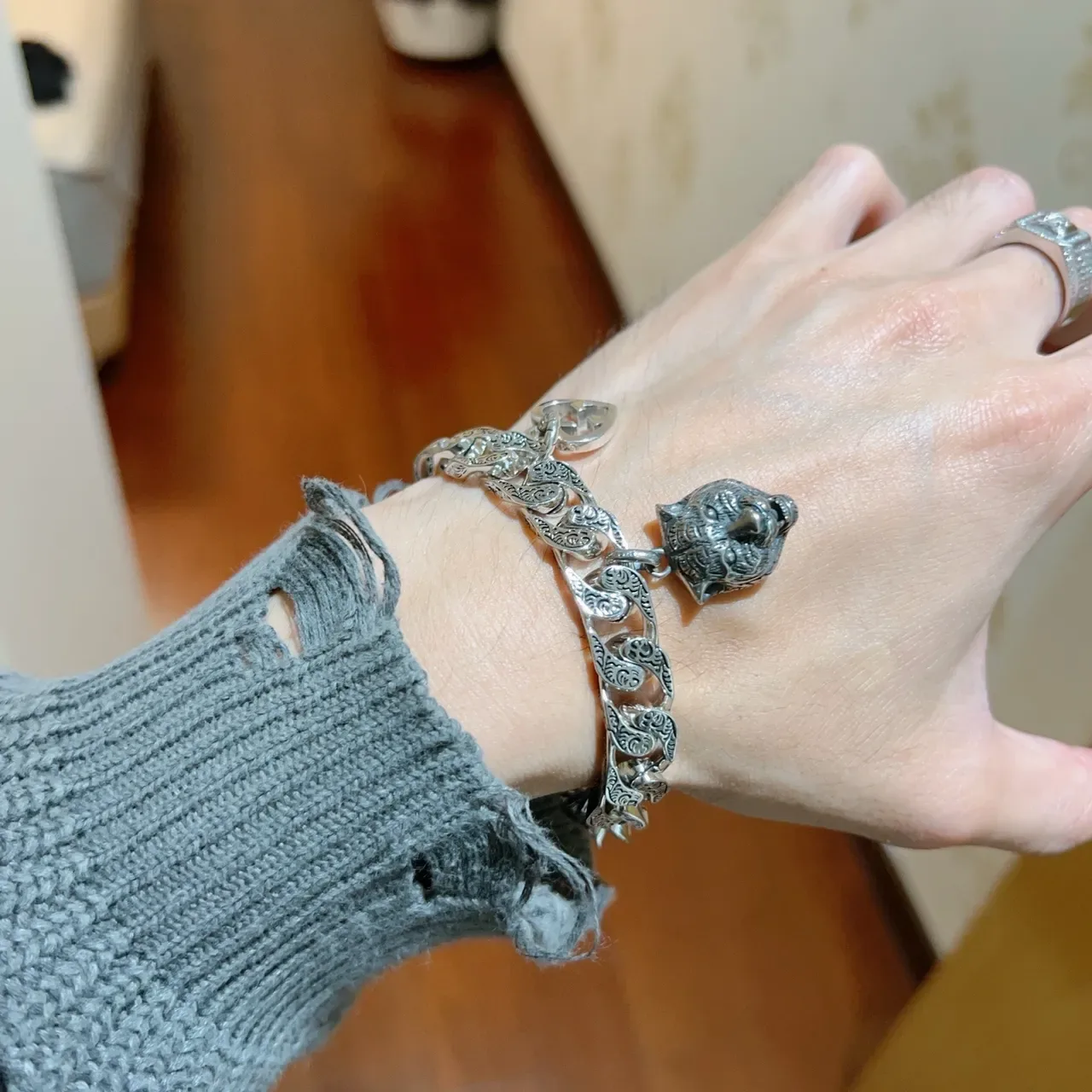 Gucci Tiger and Interlocking G Heart Charm Bracelet 2