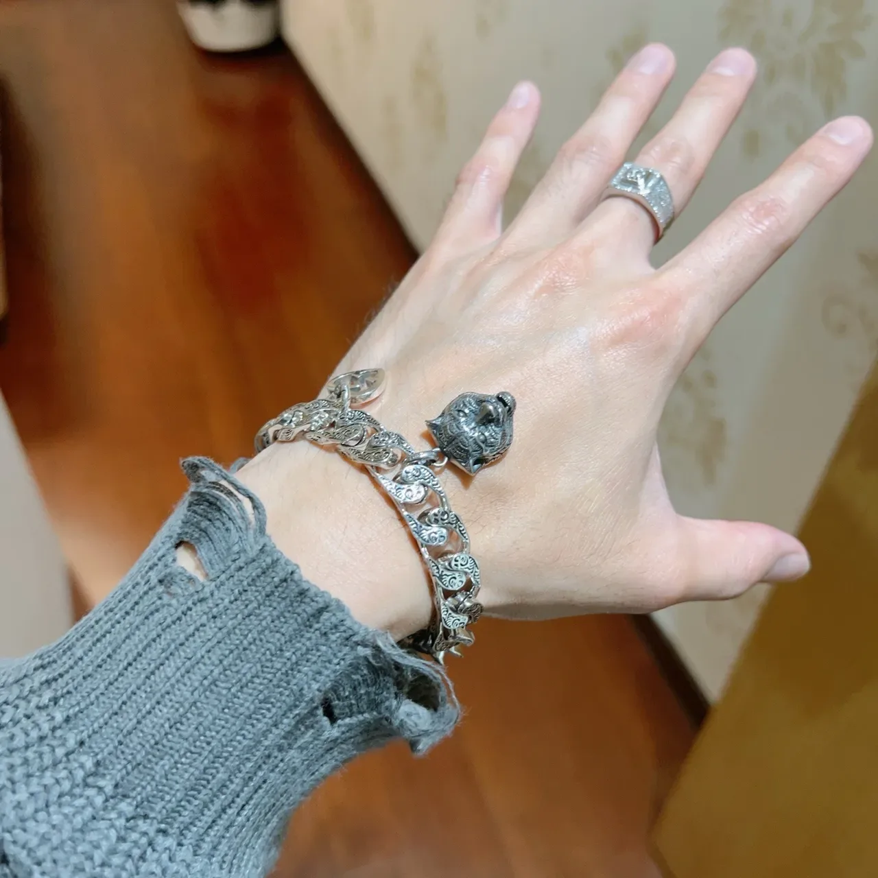 Gucci Tiger and Interlocking G Heart Charm Bracelet 5