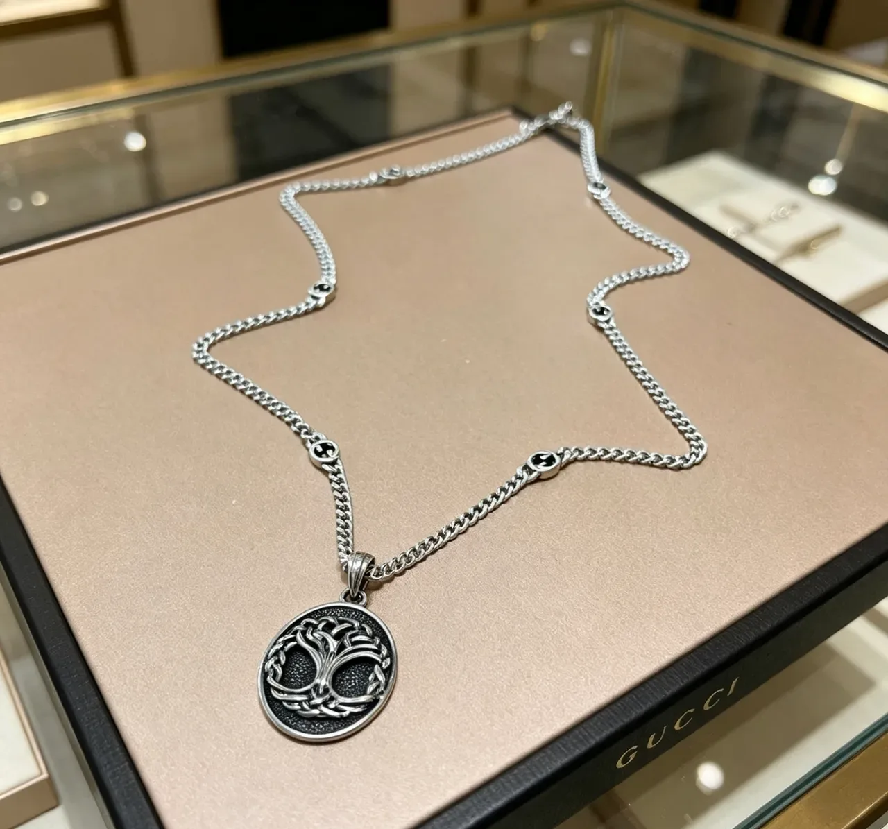 Gucci Tree of Life Oval Pendant Silver Chain Necklace 4