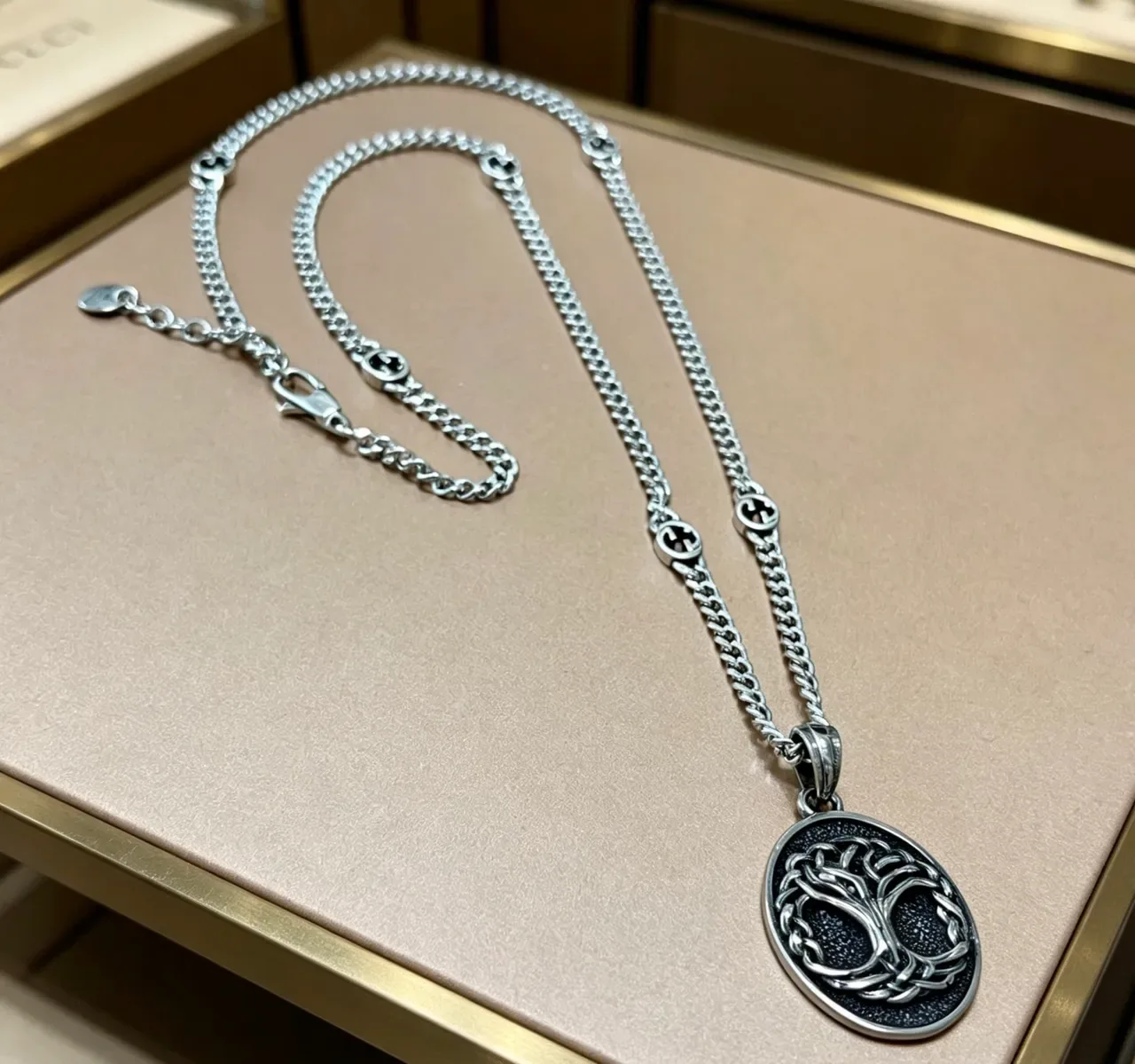 Gucci Tree of Life Oval Pendant Silver Chain Necklace 6