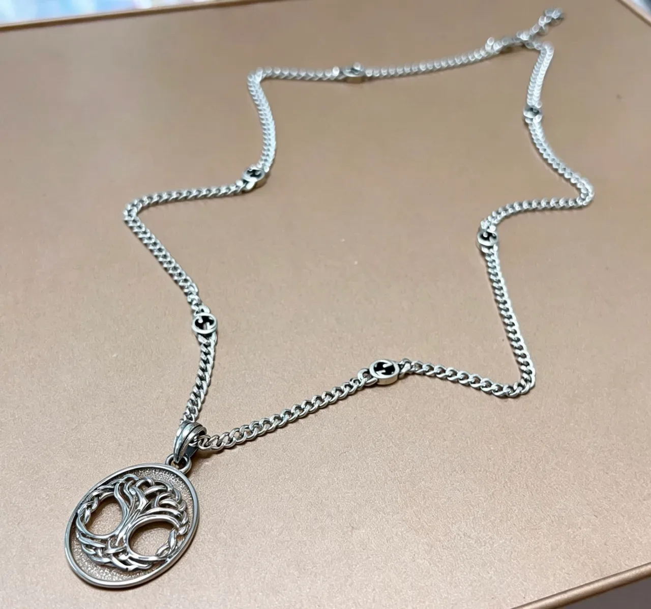 Gucci Tree of Life Oval Pendant Silver Chain Necklace 7