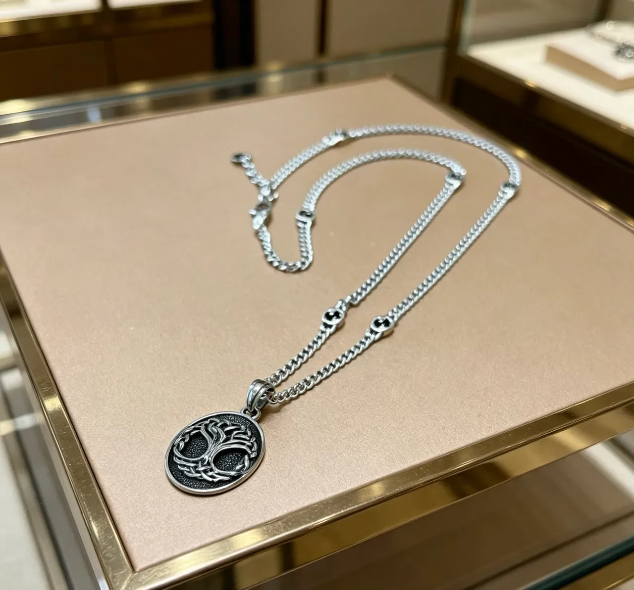 Gucci Tree of Life Oval Pendant Silver Chain Necklace 9