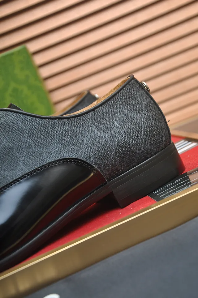 Gucci deux tons GG Supreme et chaussures Oxford en cuir patenté 2