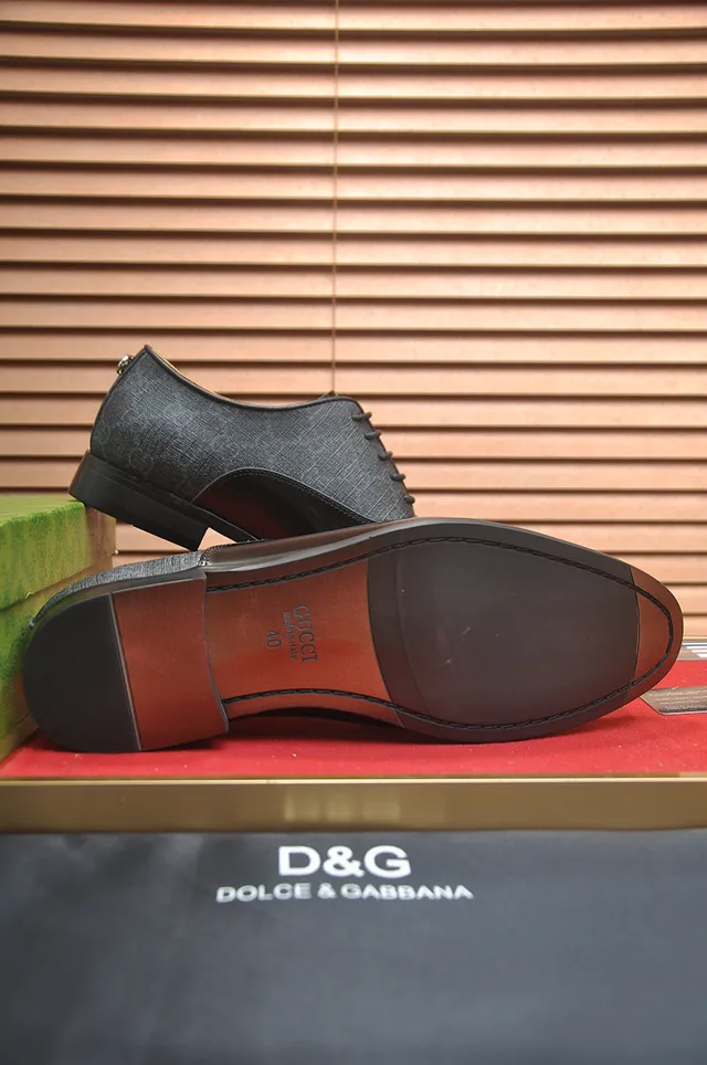 Gucci deux tons GG Supreme et chaussures Oxford en cuir patenté 3