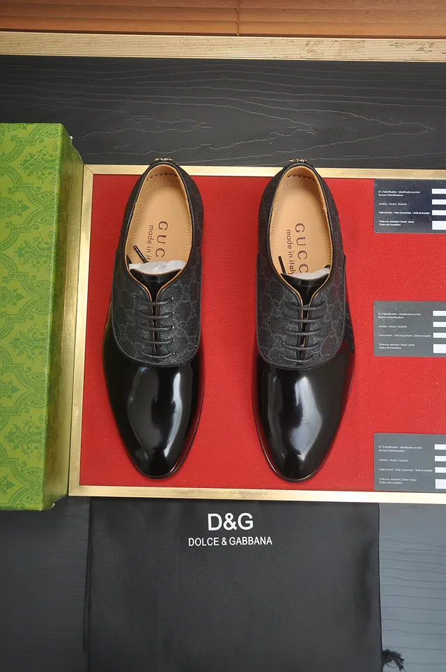 Gucci deux tons GG Supreme et chaussures Oxford en cuir patenté 5