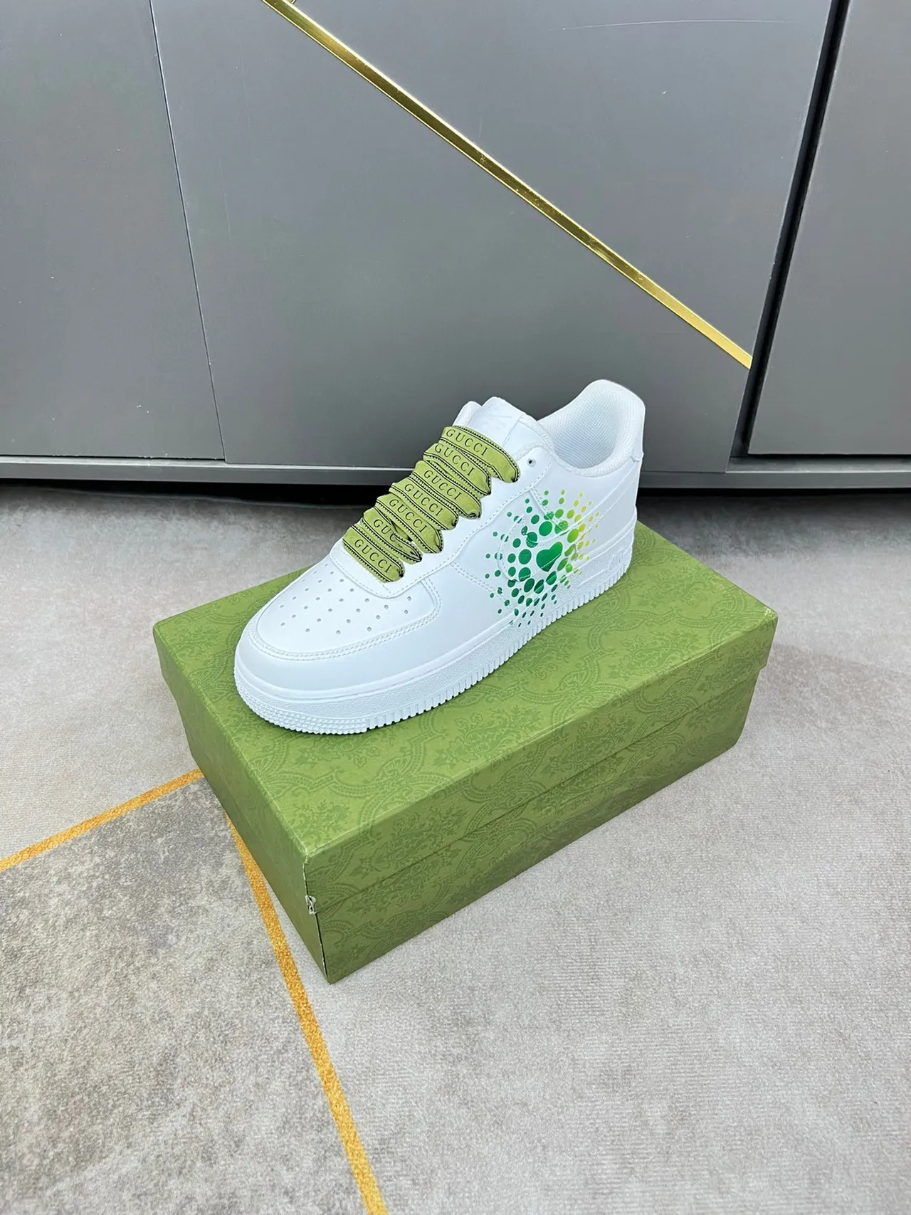 Gucci White Green Perforated Toe Flat Rubber Sole Lifestyle Sneakers 3