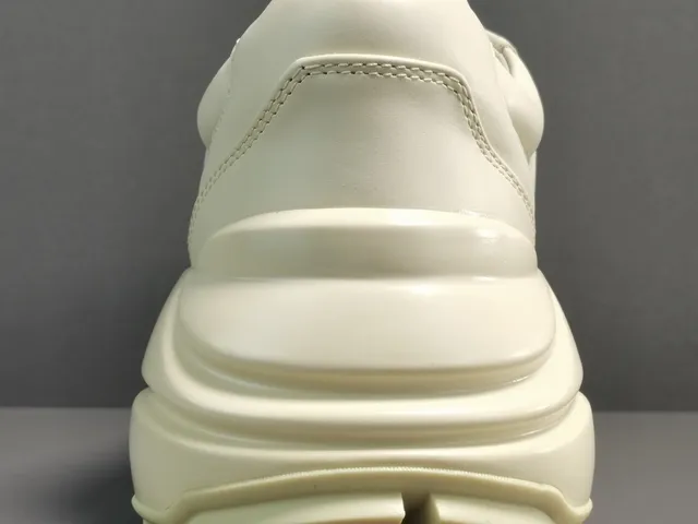 Gucci White Pink Chunky Platform Sole Smooth Leather Upper Lifestyle Sneakers 10