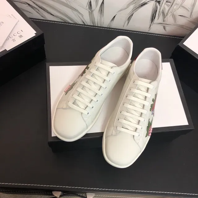 Gucci White Red Low-Top Leather Lifestyle Sneakers 2