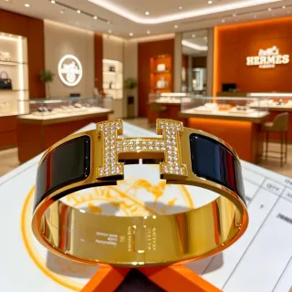 Hermès Clic H Pavé Cristal et Émail Noir Doré Bracelet