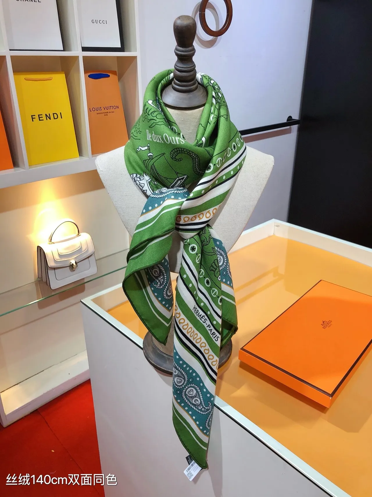 Hermès Foulard de soie vert bleu carré motif nautique imprimé 8