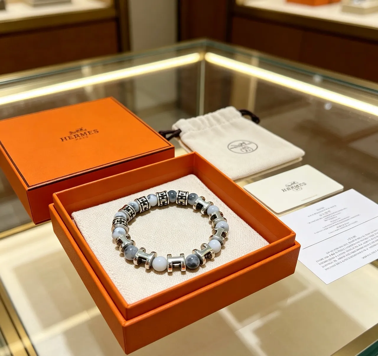 Hermès H Motif حجر ماربل وسوار خرز بنغمة فضية 9
