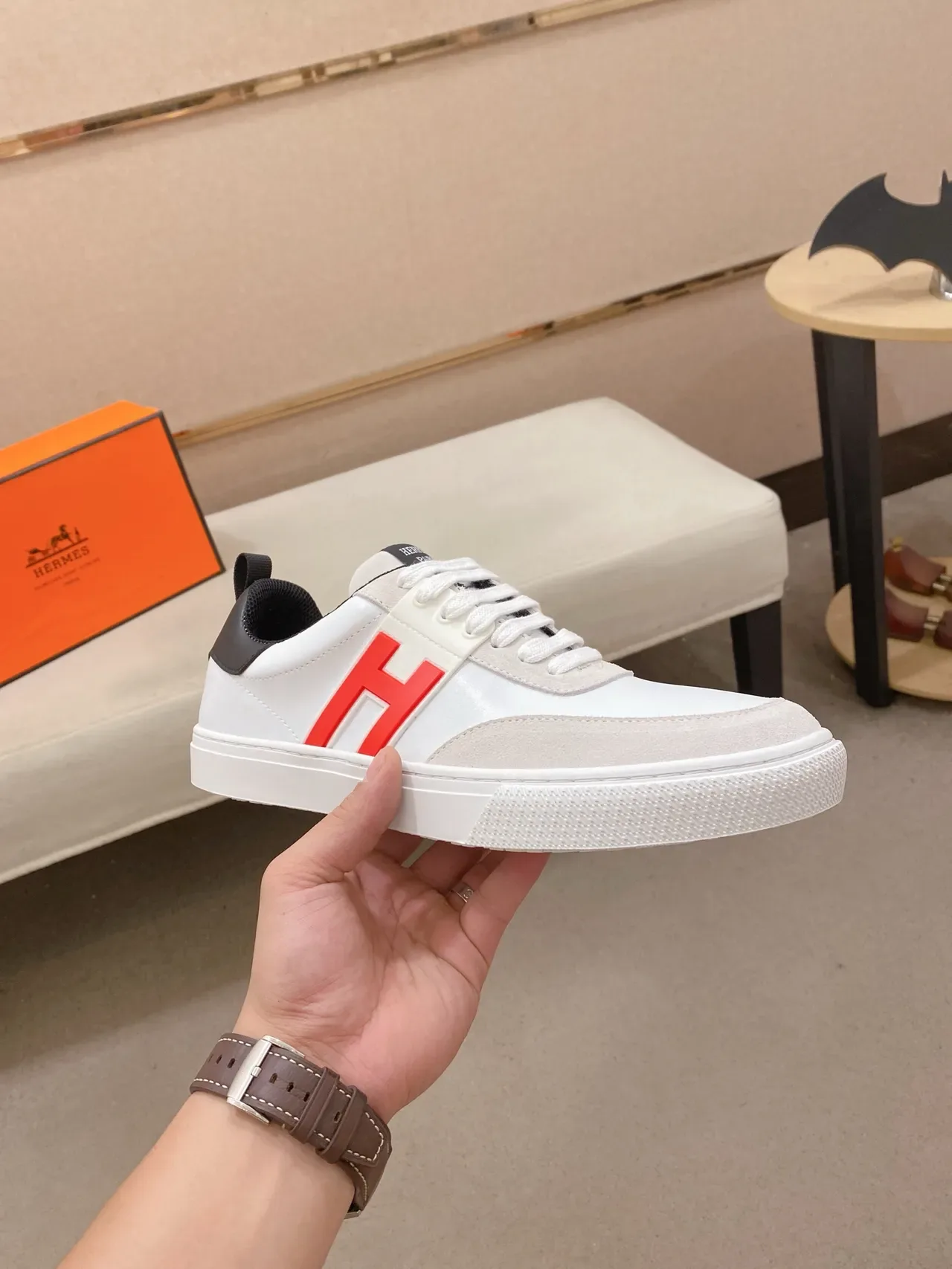 Hermès H Sneaker blanc rouge noir sneakers lifestyle 4