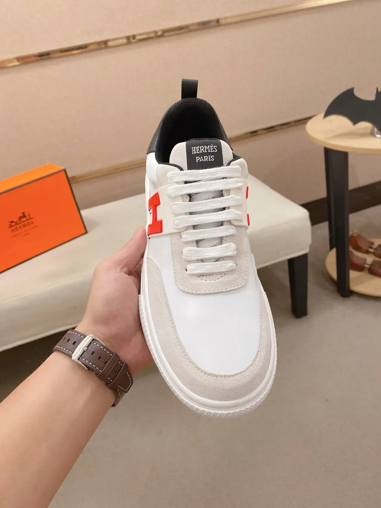 Hermès H Sneaker blanc rouge noir sneakers lifestyle 5