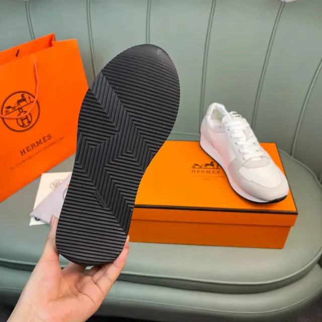 Hermès Lifestyle Sneaker Off-White and Gray Low-Top Sneakers 3