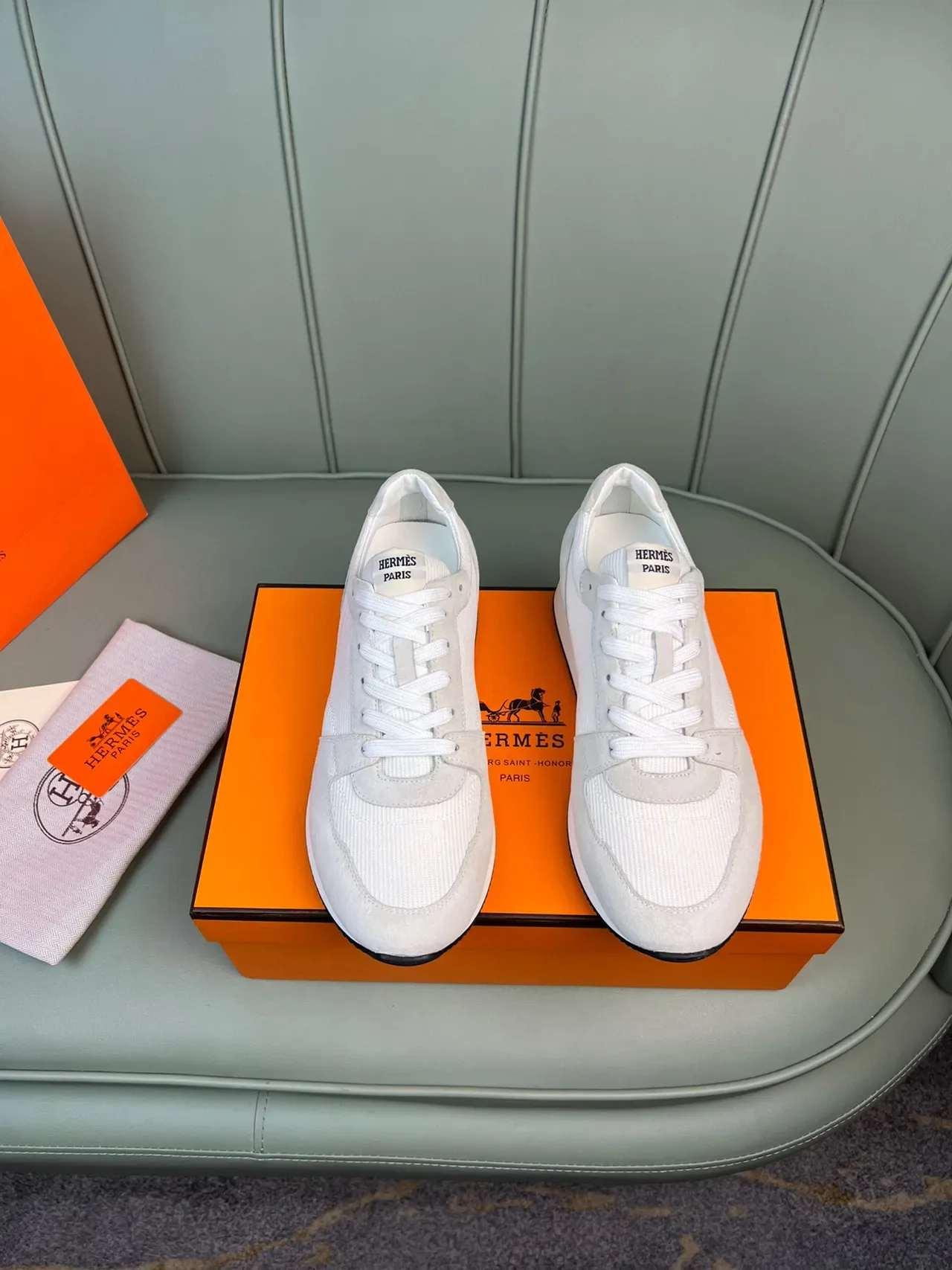 Hermès Lifestyle Sneaker Off-White and Gray Low-Top Sneakers 9