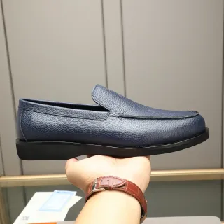 Hermès Navy Black Couro com Textura de Grãos Moc-Toe Loafer