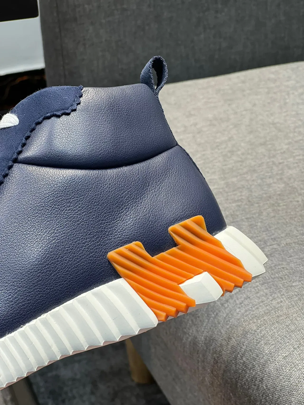 Hermès Navy Orange Tênis Lifestyle de Couro Superior Bico Alto 9