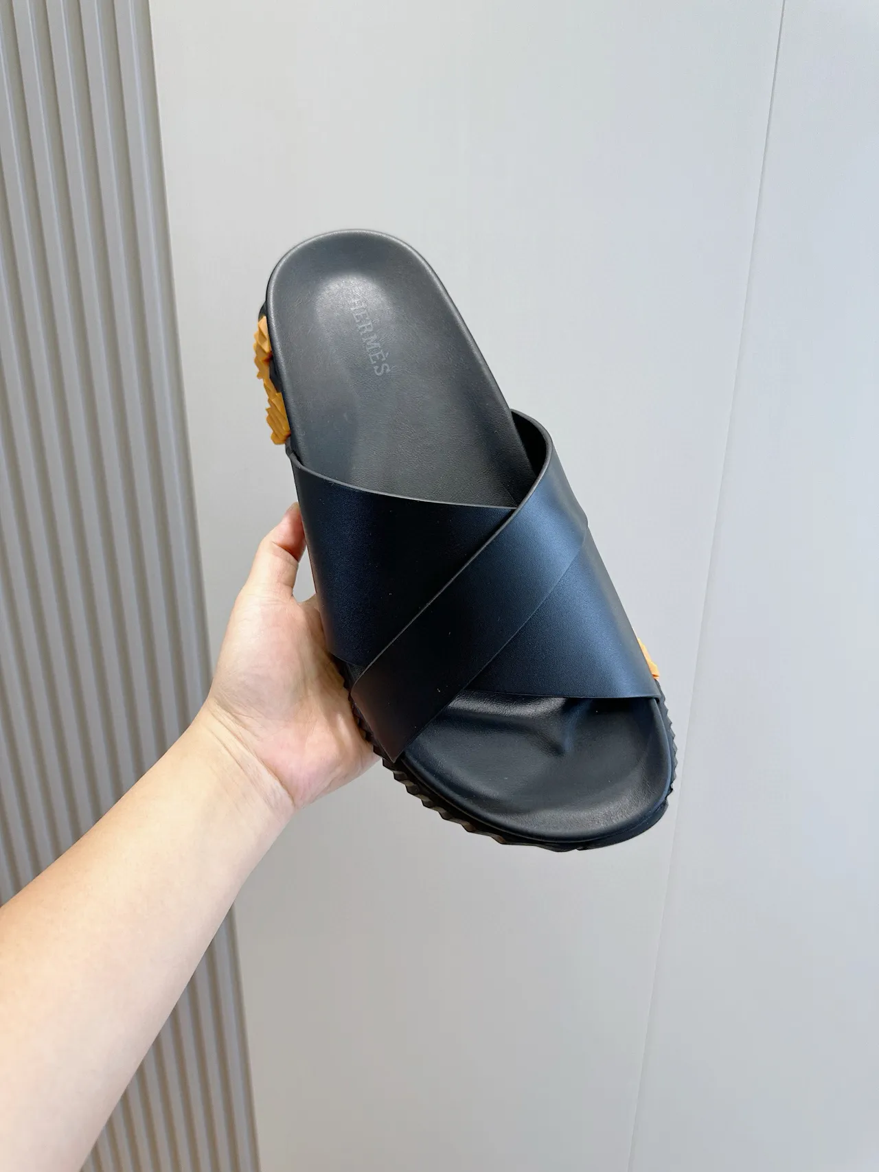 Hermès Oran Sandales noires à bride croisée 4