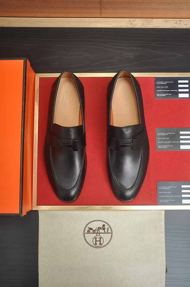 Hermès Oran Mocassins de Couro Preto com Fivela H 5