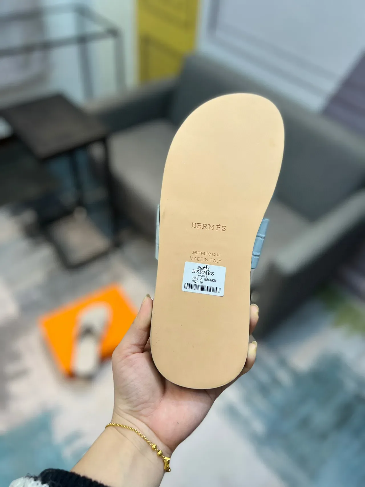 Hermès ओरान क्रॉक-एम्बॉस्ड ग्रे स्लिपर्स 8