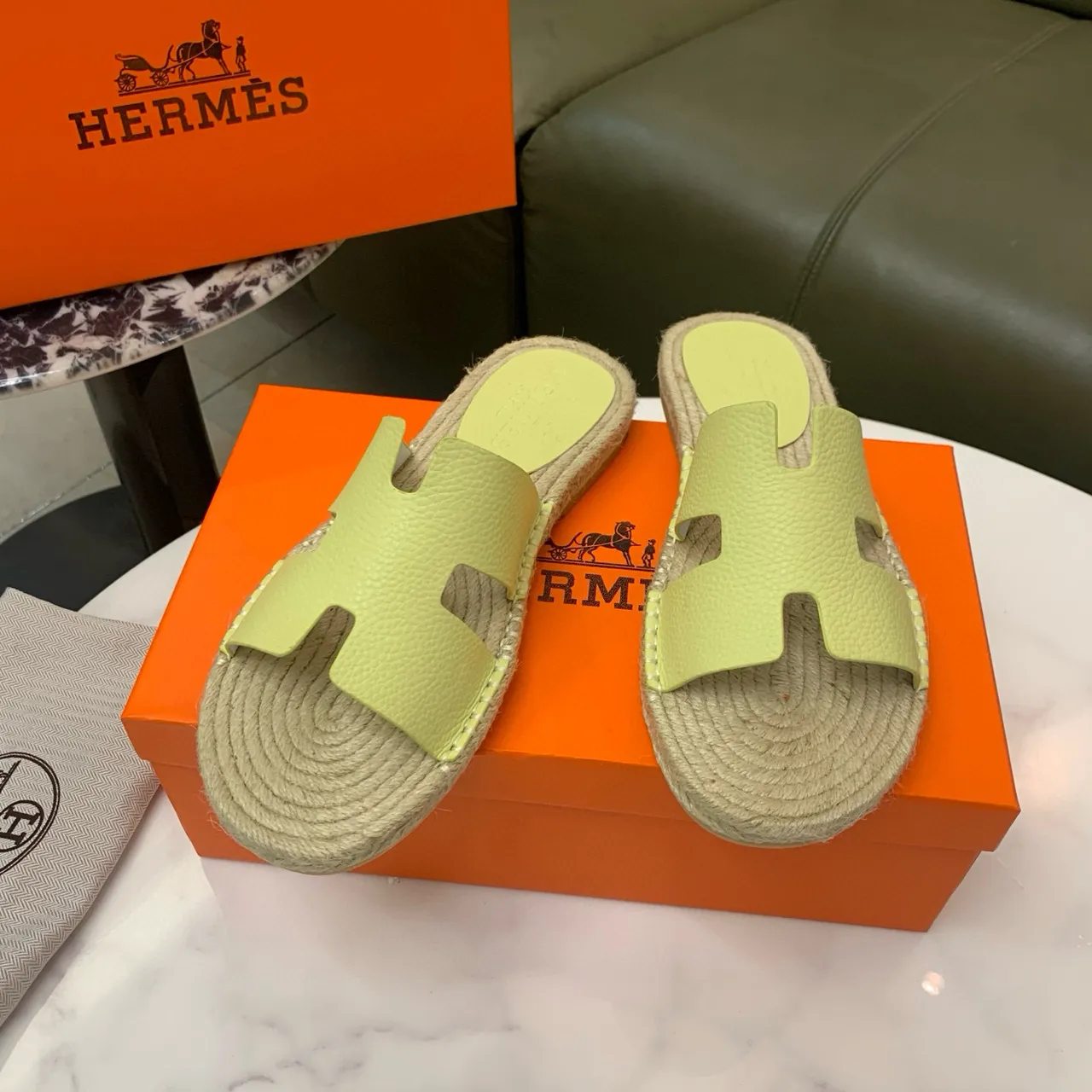 Hermès Oran vert lime H-Strap chaussons en jute tissé 3