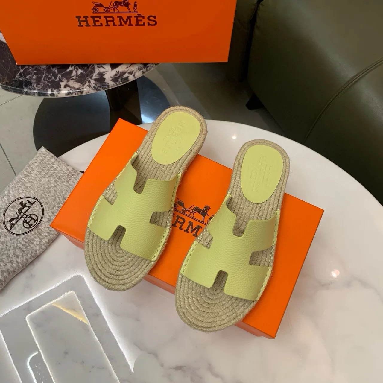 Hermès Oran vert lime H-Strap chaussons en jute tissé 4