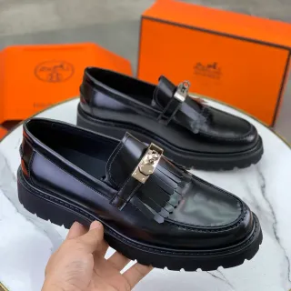 Hermès Oran Platform Loafer Cuero Patentado Negro Correa con Flecos
