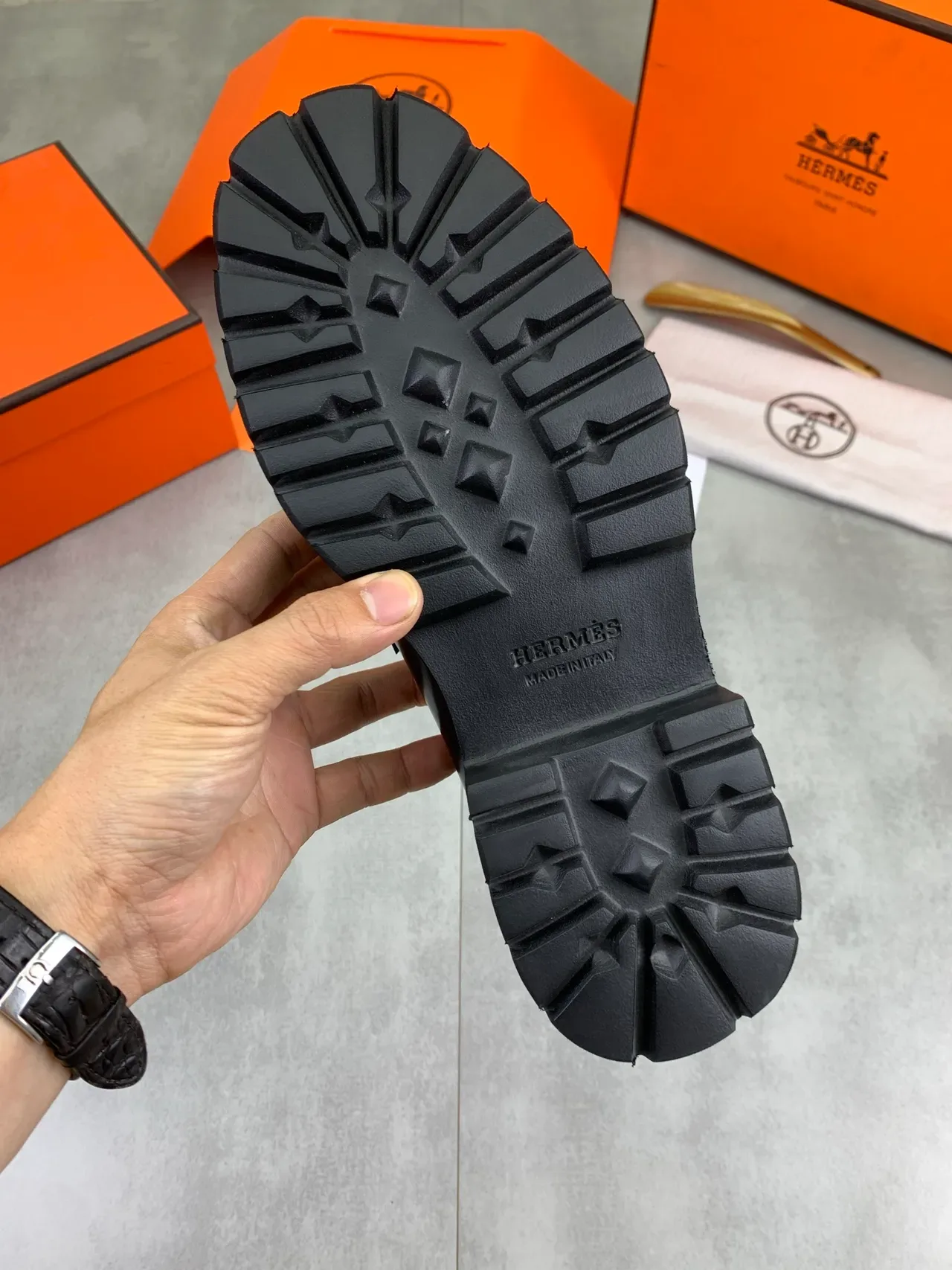 Hermès Oran Platform Loafer جلد أصلي أسود لامع مع حزام فرنجي 3