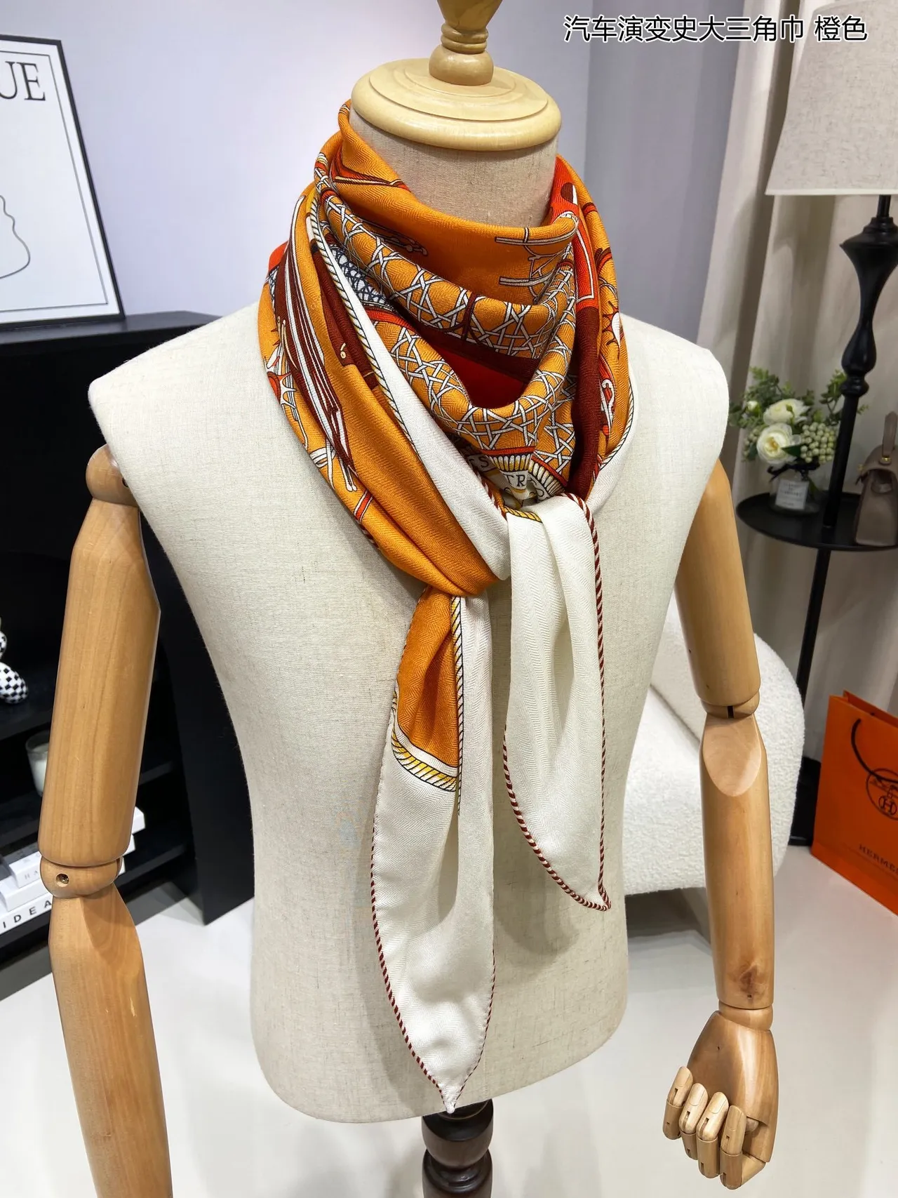 Hermès Orange Marron Imprimé Géométrique Réseau Écharpe de Soie 5