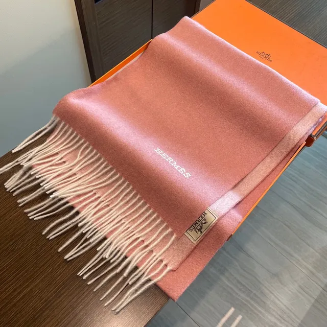 Hermès وردي بيج نسيج نصي الملمس حواف مزينة وشاح كشمير 4