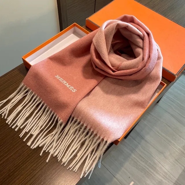 Hermès وردي بيج نسيج نصي الملمس حواف مزينة وشاح كشمير 5