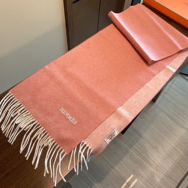 Hermès وردي بيج نسيج نصي الملمس حواف مزينة وشاح كشمير 7